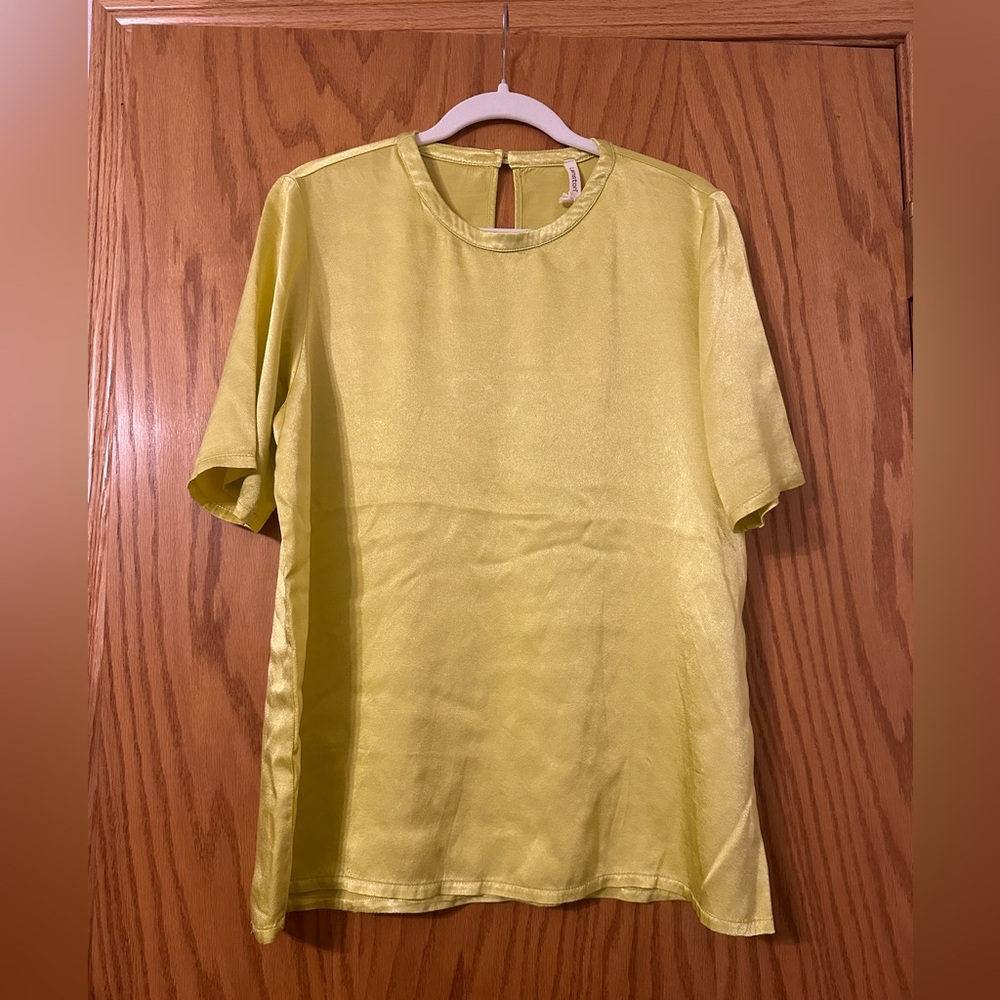 Lanston Satin Yellow Short Sleeve Top - NWT - Size L